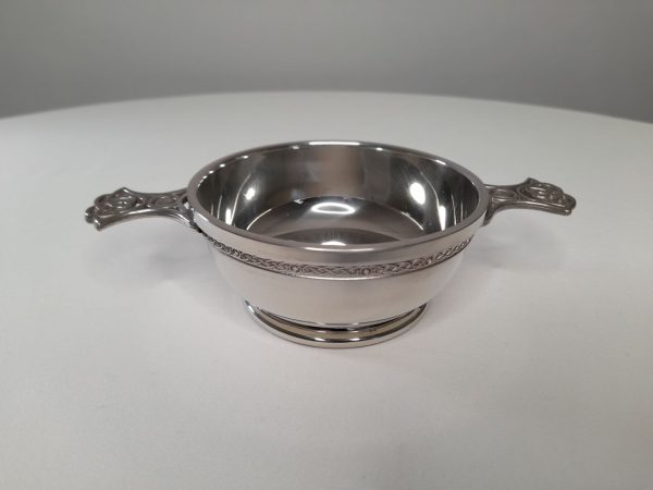 MacLeod Clan Crest Pewter Quaich - Image 2