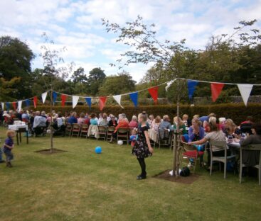 Jubilee Tea Party Walled Garden 2012 (1A)